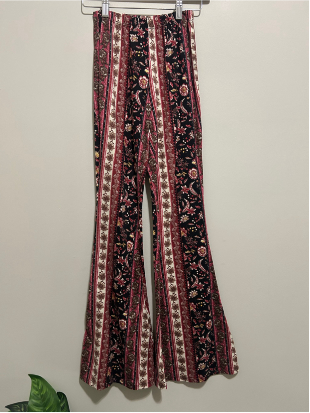 Women's Fashion Nova Flare Pants XS Black Red Floral Print